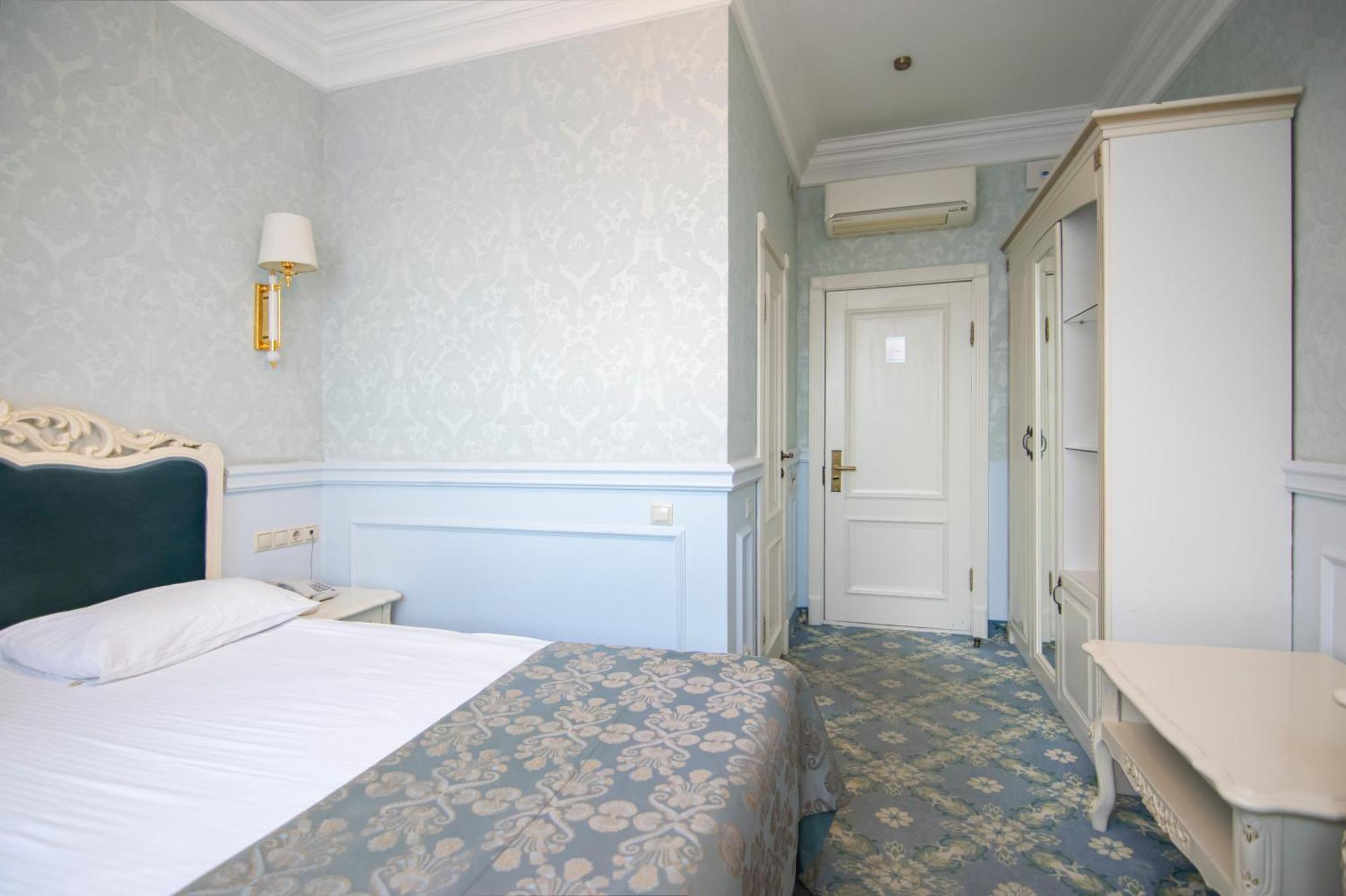 Royal Olympic Hotel Kyiv Exterior photo